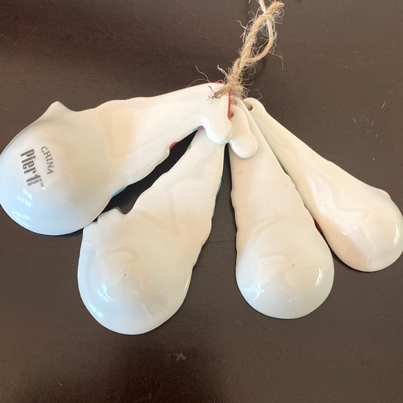 Pier 1, Discontinued Set of Ceramic Hand Painted Snowman Measuring Spoons - Picture 6 of 9